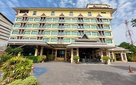 Ruean Phae Royal Park Hotel